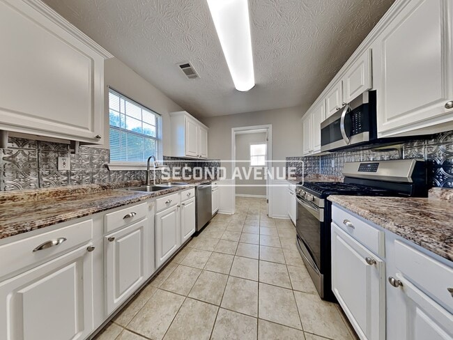 226 Fern Ct in Hampton, GA - Building Photo - Building Photo