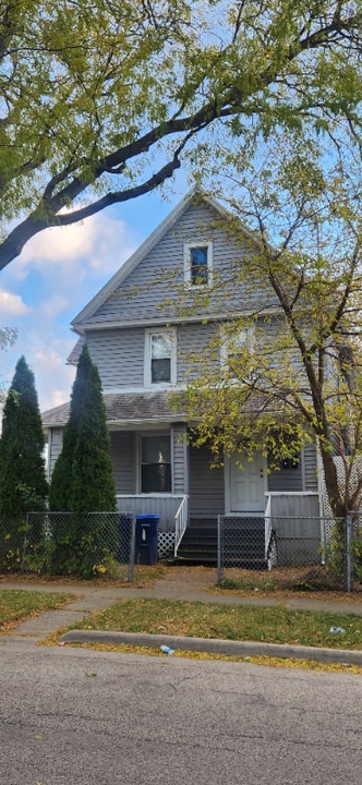 519 Cummings Ave in Waukegan, IL - Building Photo