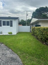 2641 SW 97th Ave in Miami, FL - Building Photo - Building Photo