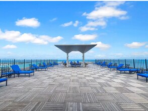 3550 N Lake Shore Dr, Unit 2323 in Chicago, IL - Foto de edificio - Building Photo