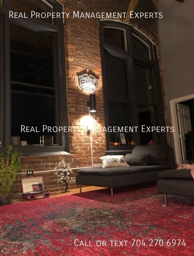 property at 201 S Hoskins Rd