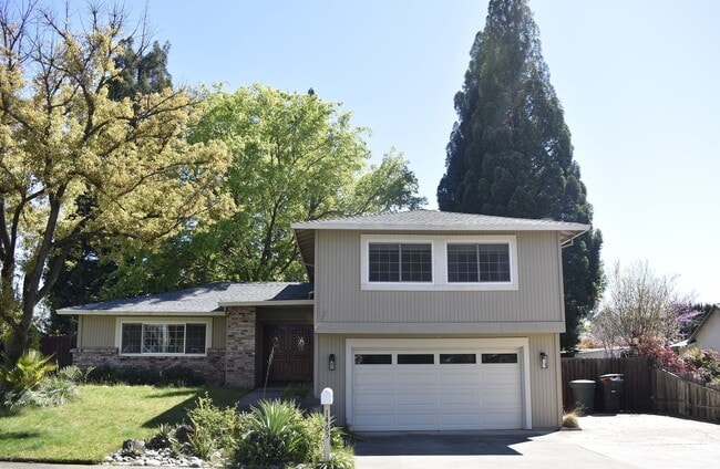 property at 1465 W Colonial Pkwy