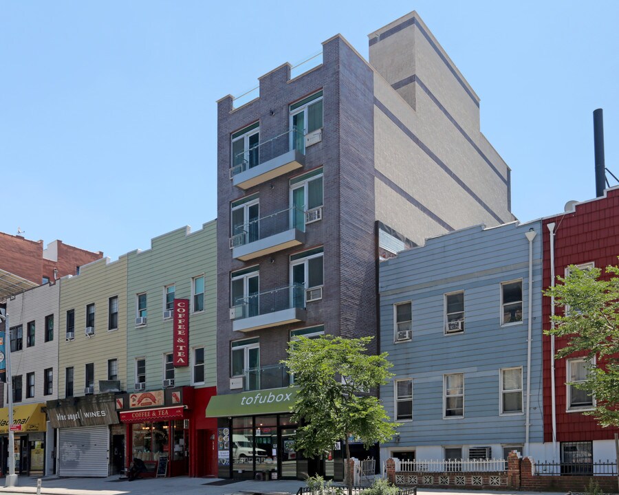 632 Grand St in Brooklyn, NY - Building Photo