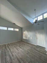 9428 Plainoak Way in Elk Grove, CA - Building Photo