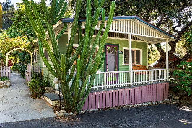 Sierra Bungalows in Sierra Madre, CA - Foto de edificio - Building Photo