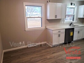 1219 Rutledge Rd in Bloomington, IL - Building Photo