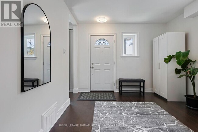 210 Beta St in Toronto, ON - Building Photo - Building Photo