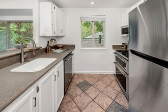 14605 NE 81st St in Redmond, WA - Building Photo - Building Photo