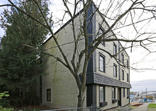 Marine View Manor in New Westminster, BC - Building Photo - Building Photo