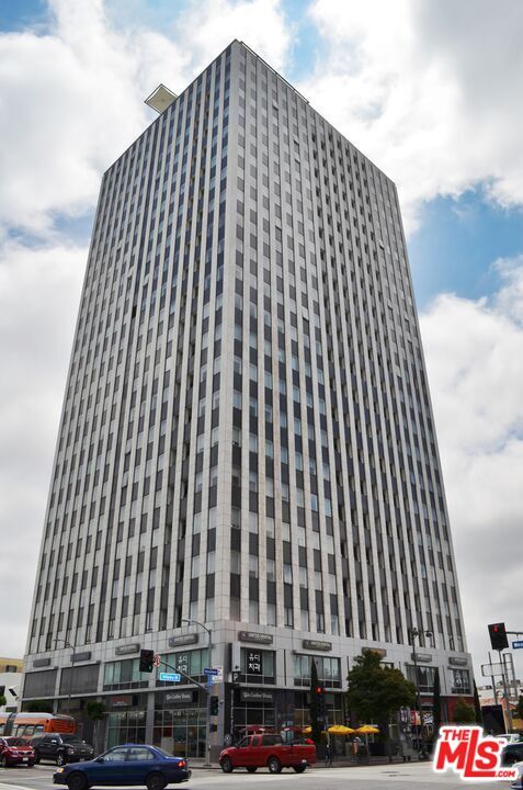 3810 Wilshire Blvd in Los Angeles, CA - Foto de edificio - Building Photo