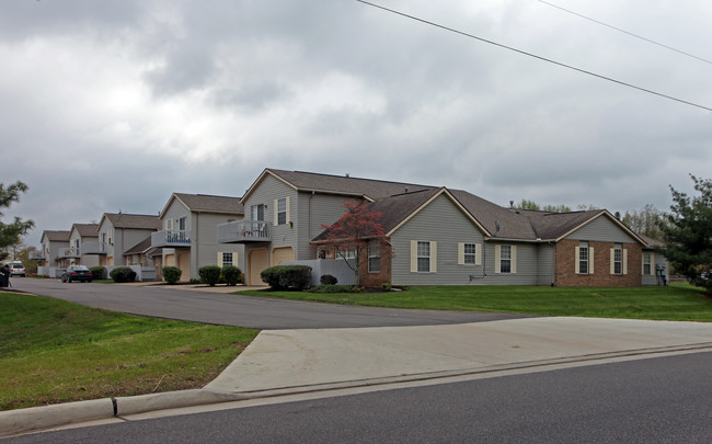 Saxton Place Luxury Rentals in Canton, OH - Building Photo - Building Photo