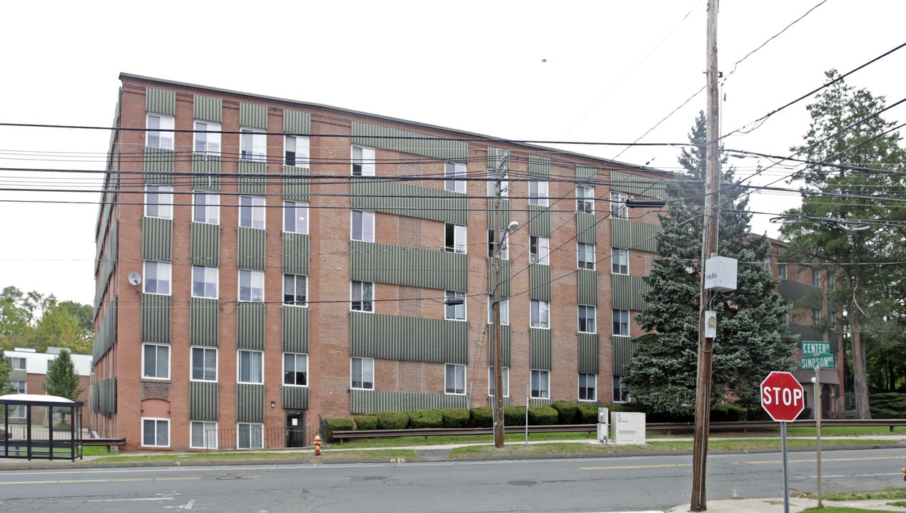 Silver Pond Apartments in Wallingford, CT - Building Photo