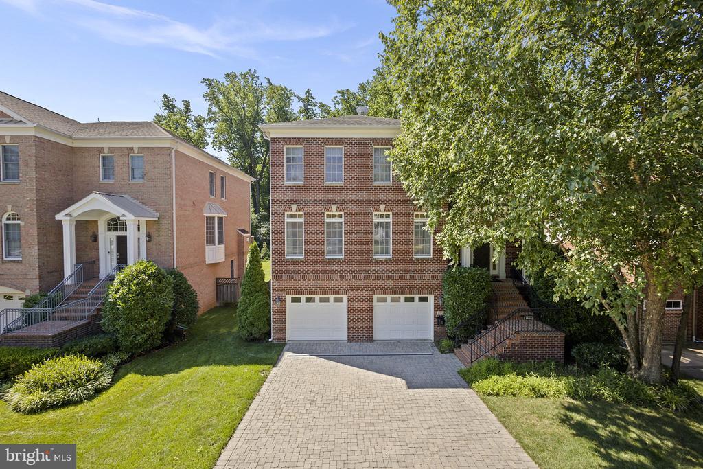 4906 16th St N in Arlington, VA - Foto de edificio