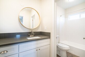Rosemont Heights Apartments! in Los Angeles, CA - Foto de edificio - Interior Photo