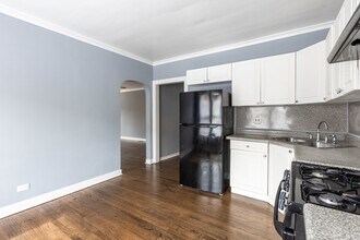 2301 N Lowell Ave in Chicago, IL - Building Photo - Building Photo