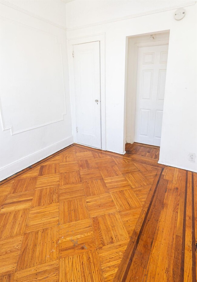 50-50 41st St in Queens, NY - Building Photo - Building Photo