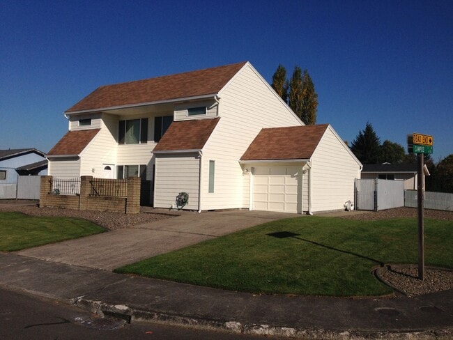 4212-4214 47th Ave NE in Salem, OR - Building Photo - Building Photo