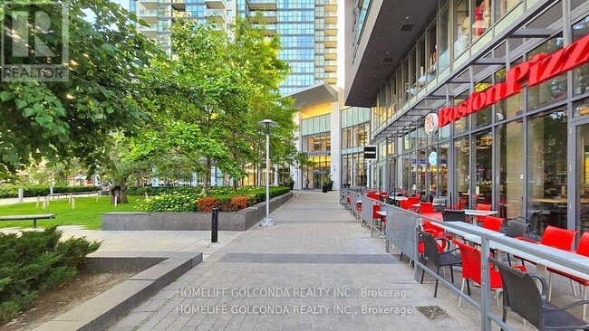 5168 Yonge St in Toronto, ON - Building Photo - Building Photo