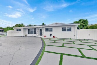 5521 SW 104th Ave in Miami, FL - Building Photo - Building Photo