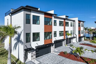 771-777 Gran Kaymen Way in Apollo Beach, FL - Building Photo
