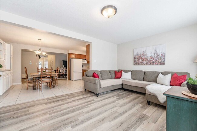 73 Swift Crescent in Guelph, ON - Building Photo - Building Photo