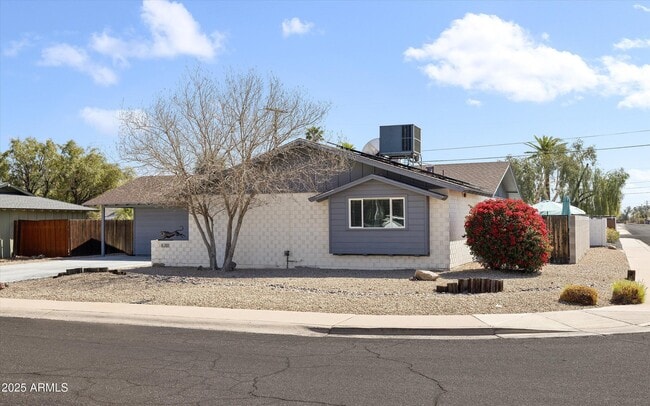 8201 E Piccadilly Rd in Scottsdale, AZ - Building Photo - Building Photo