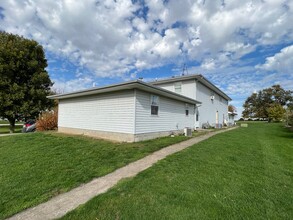 309 E Greenwood St in Toulon, IL - Building Photo - Building Photo