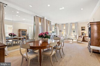 7440 Old Maple Square in McLean, VA - Foto de edificio - Building Photo