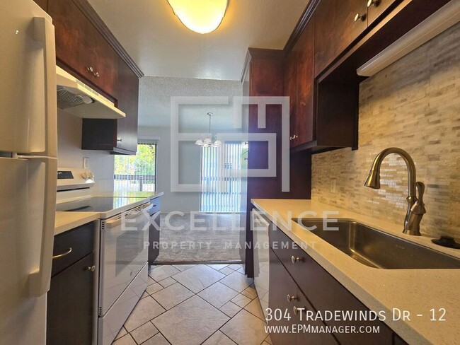304 Tradewinds Dr in San Jose, CA - Foto de edificio - Building Photo