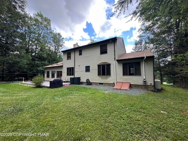 113 Sir Bradford Rd in Blakeslee, PA - Building Photo - Building Photo