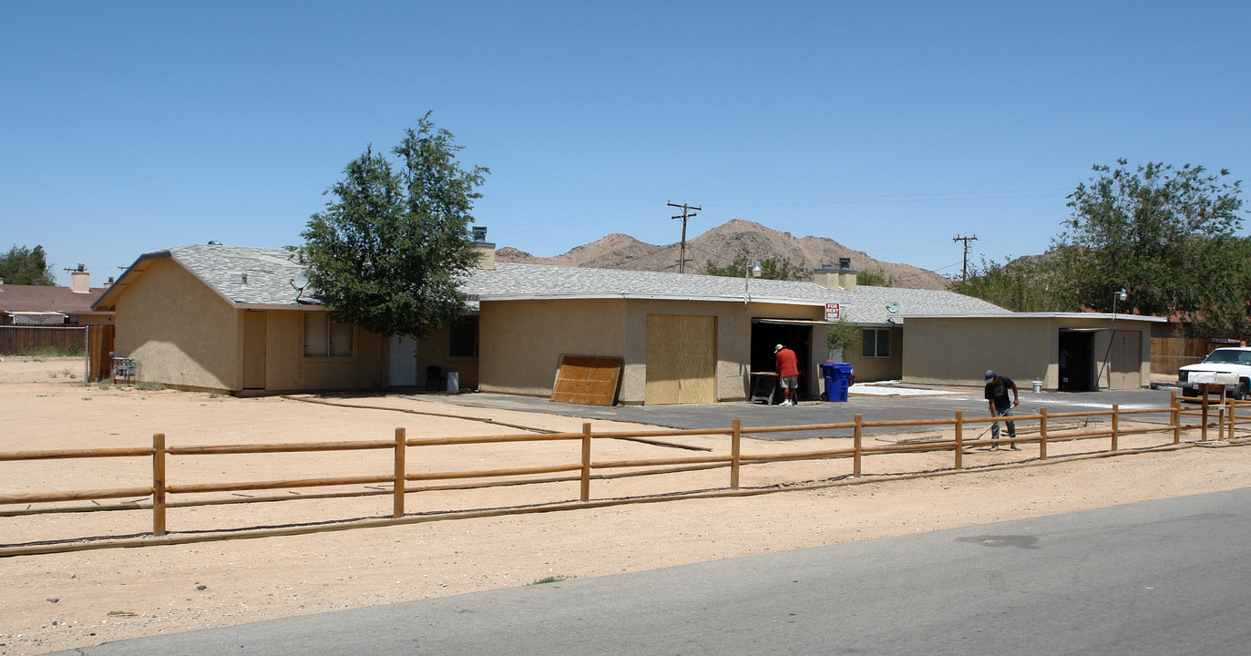 15406 Straight Arrow Rd in Apple Valley, CA - Building Photo