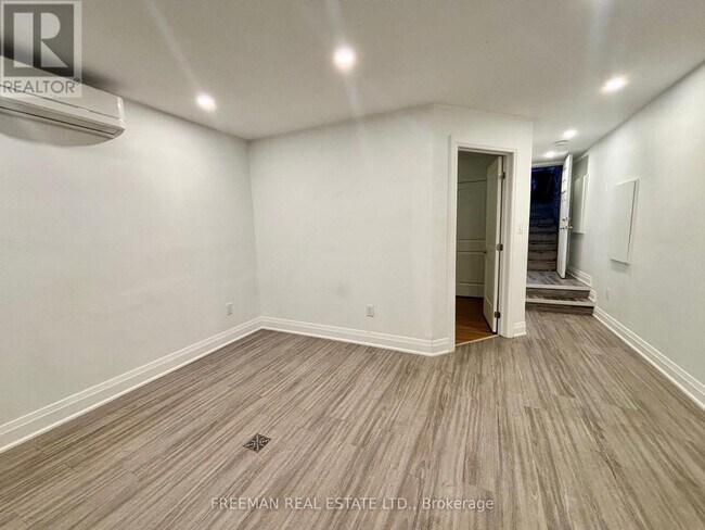 340 Howland Ave in Toronto, ON - Building Photo - Building Photo