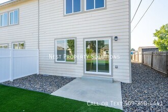 1070 S Grand Dr in Moses Lake, WA - Building Photo - Building Photo