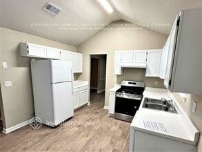 6955 Greenfield Ln in Cumming, GA - Foto de edificio - Building Photo