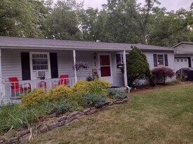 149 Creekside Dr in State College, PA - Building Photo