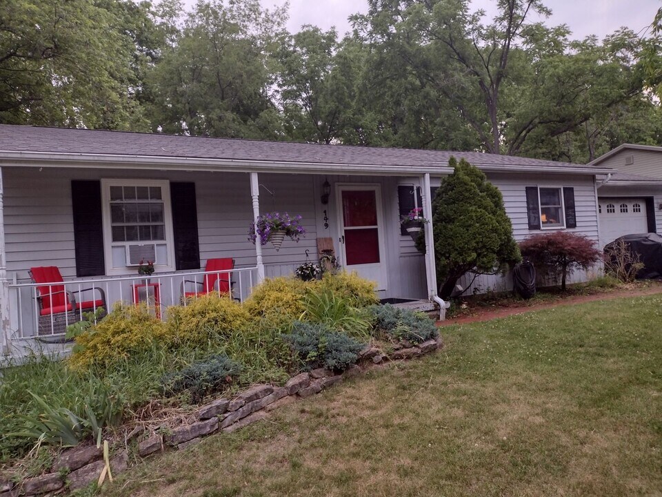 149 Creekside Dr in State College, PA - Building Photo