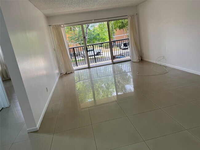 8801 Wiles Rd in Coral Springs, FL - Building Photo - Building Photo