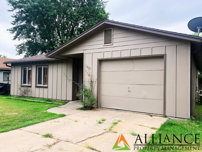 2423 Buttonwood Dr in Manhattan, KS - Building Photo - Building Photo