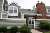 312 Greenbriar Dr in Union, NJ - Foto de edificio - Building Photo