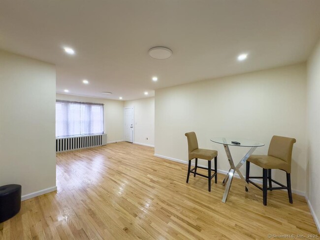 23 Lake St