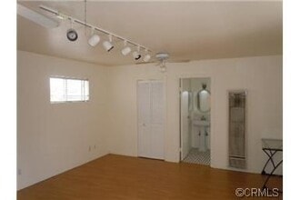 103 Corona Ave in Long Beach, CA - Building Photo - Building Photo