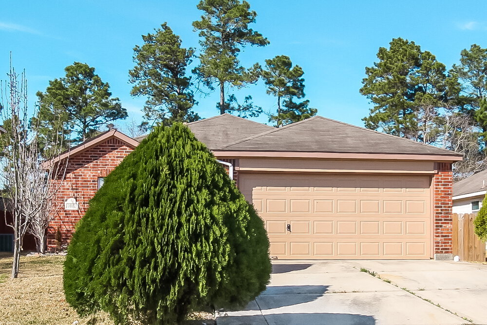 1083 Shadow Glenn Dr in Conroe, TX - Building Photo