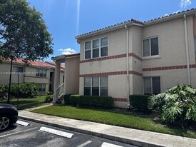 3310 Pinewalk Dr N in Margate, FL - Building Photo