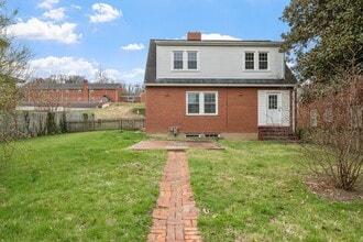 208 E Cleveland Ave in Vinton, VA - Building Photo - Building Photo