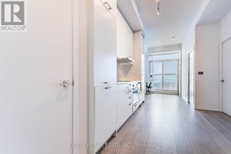 60-560 Honeycrisp Cres in Vaughan, ON - Building Photo - Building Photo