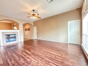 9706 Ashwood Valley Dr in Houston, TX - Building Photo - Building Photo