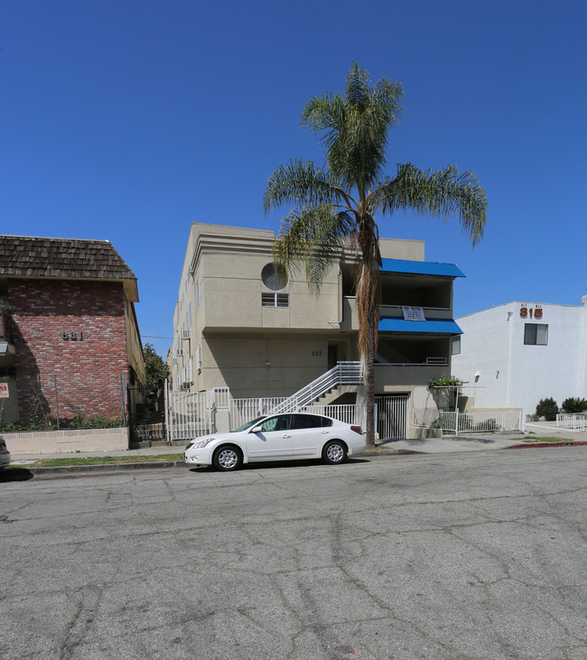 825 S Ardmore Ave in Los Angeles, CA - Foto de edificio - Building Photo