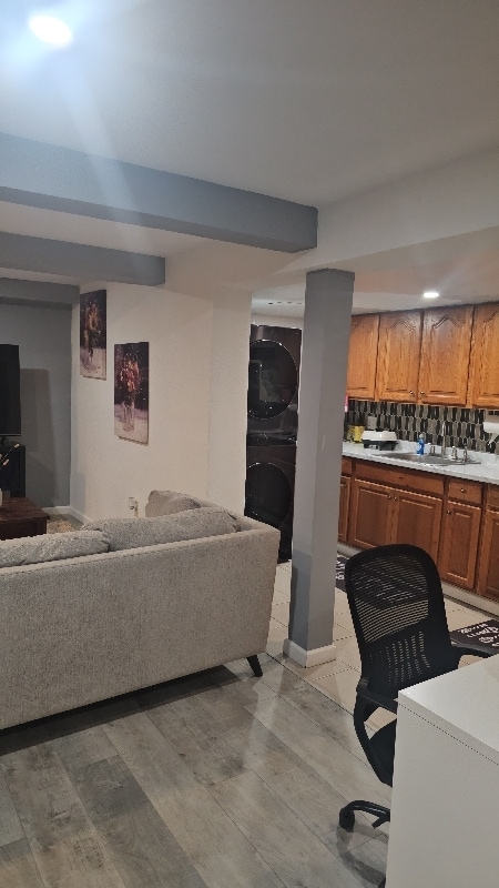 4 Parente Ln N in Island Park, NY - Foto de edificio - Building Photo