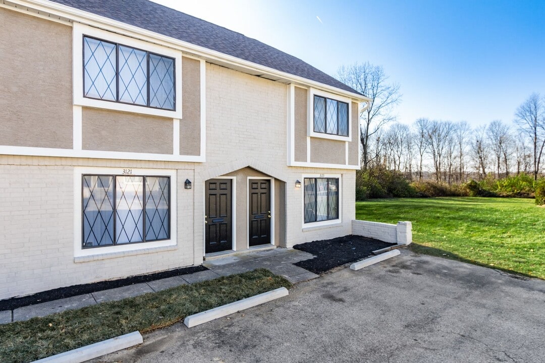 3113-3123 Francinelane Dr in Columbus, OH - Building Photo