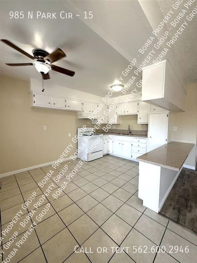 property at 985 N Pk Cir